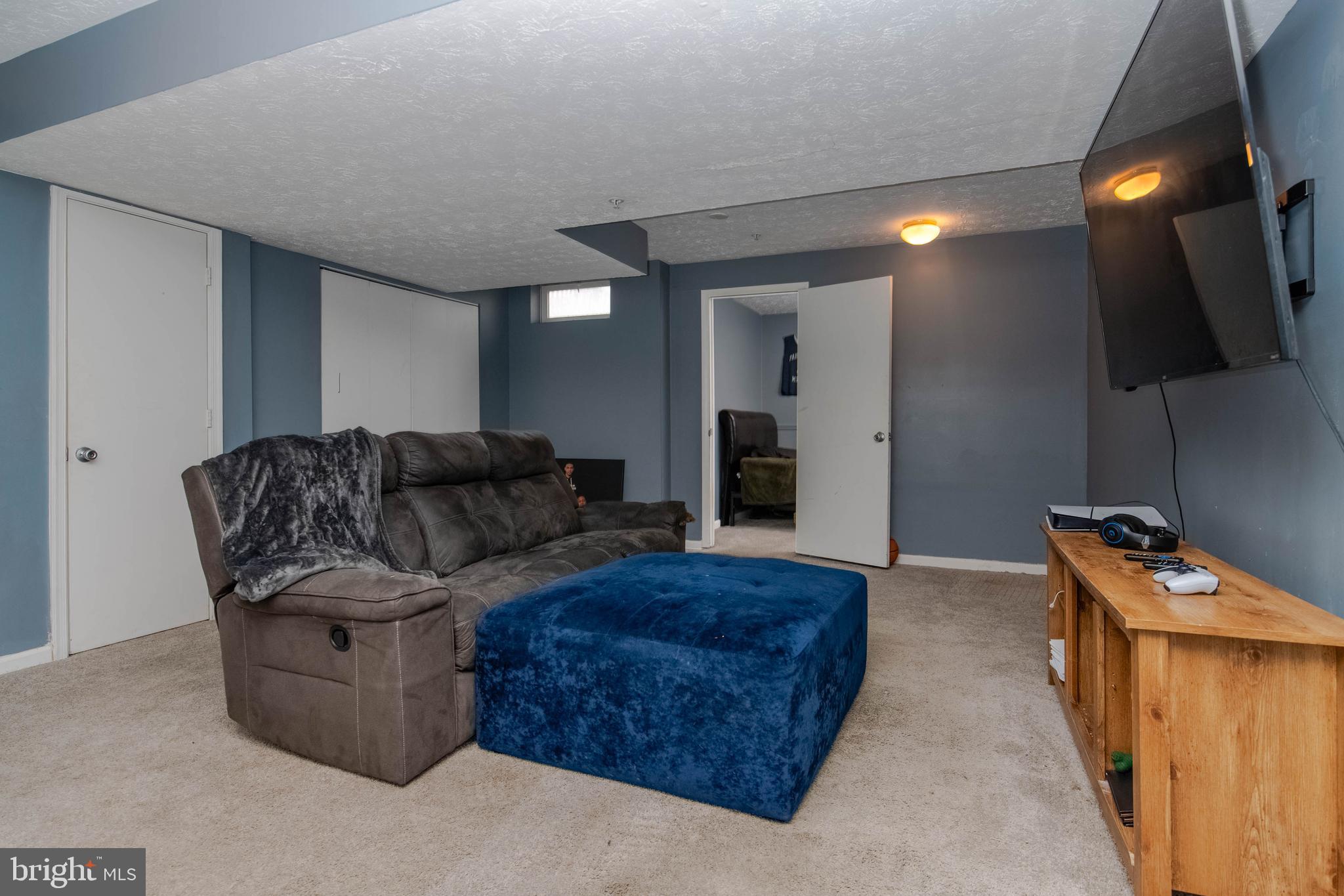 2021 Hackberry Road Baltimore, MD 21221 - Photo 25 of 33 Family Room