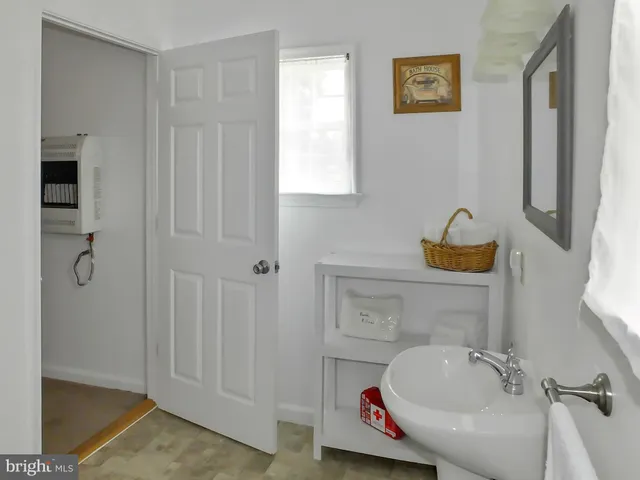 $349,900 | 2826 Hoopers Island Road, Church Creek, MD 21622