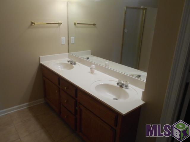 5401 Rue Jennifer Baker, LA 70714 - Photo 17 of 19 Bathroom