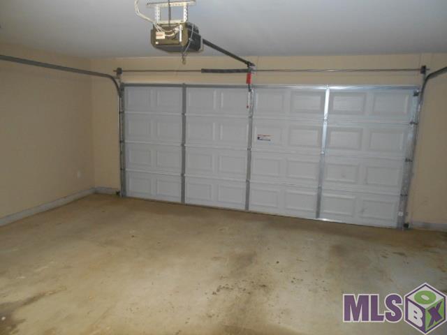 5401 Rue Jennifer Baker, LA 70714 - Photo 8 of 19 Garage