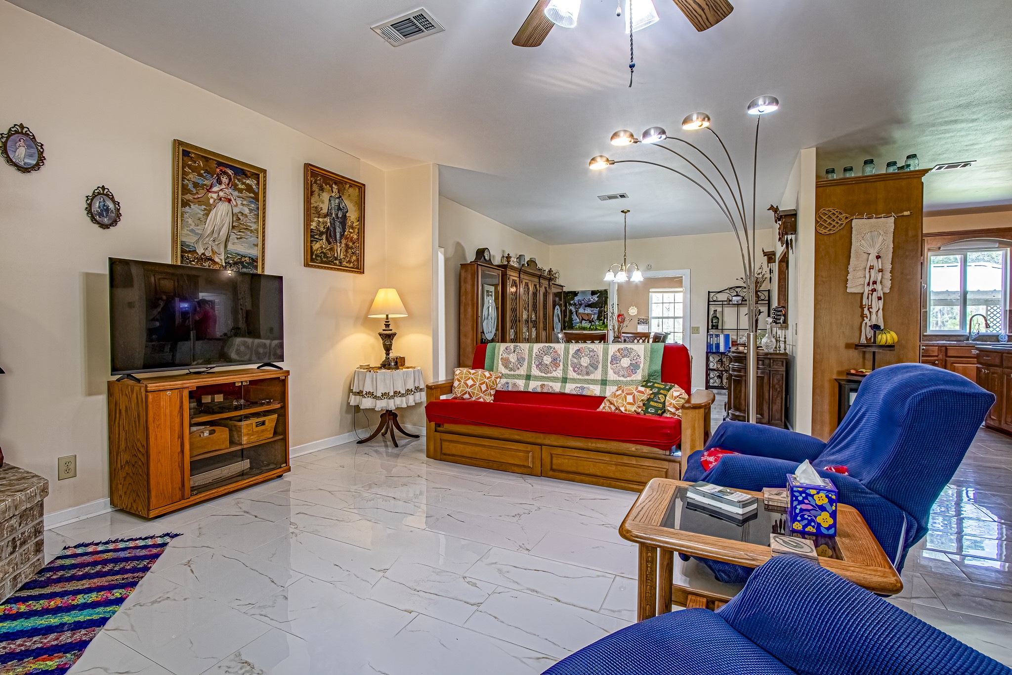 188 Pullin Road Corrigan, TX 75939 - Photo 6 of 50 a living room with furniture and a flat screen tv