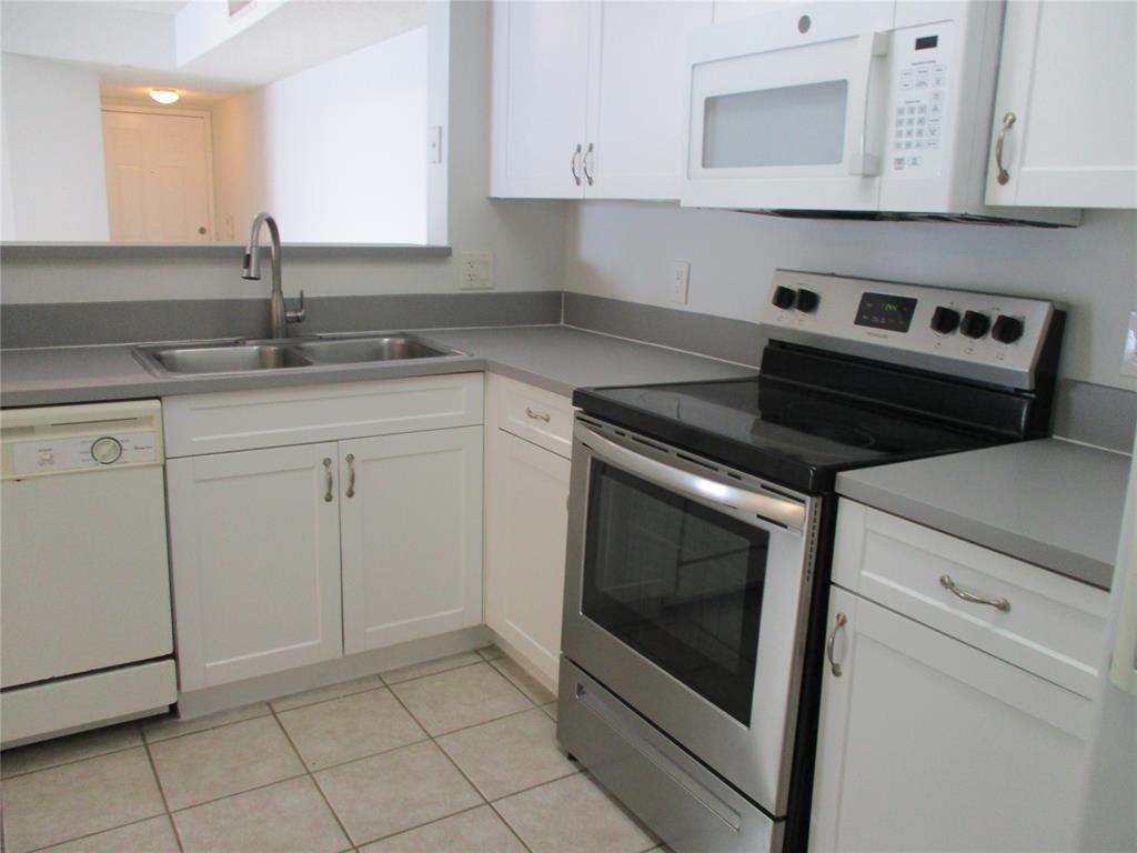 5045 Wiles Road, Unit 206 Pompano Beach, FL 33073 - Photo 3 of 24 Photo 3