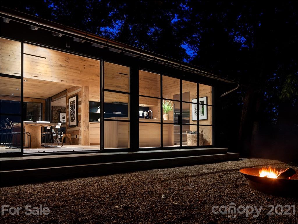 318 Summer Haven Lane Saluda, NC 28773 - Photo 31 of 40 a front view of a building