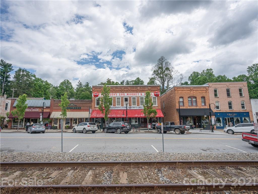 318 Summer Haven Lane Saluda, NC 28773 - Photo 38 of 40 a front view of building with street
