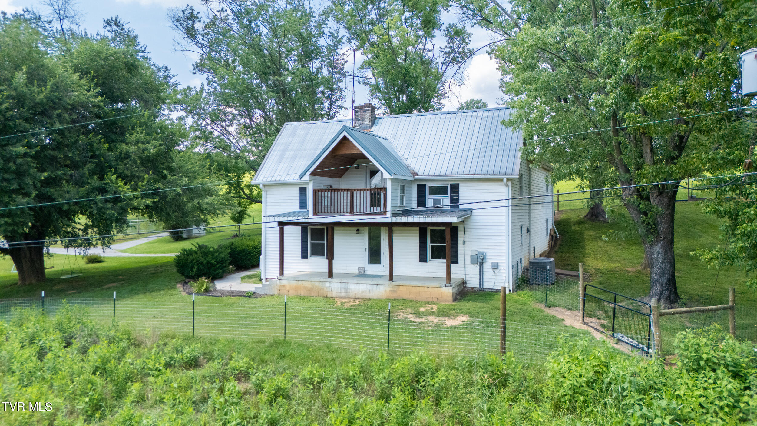 208 Buffalo Road Bluff City, TN 37618 - Photo 3 of 90 003