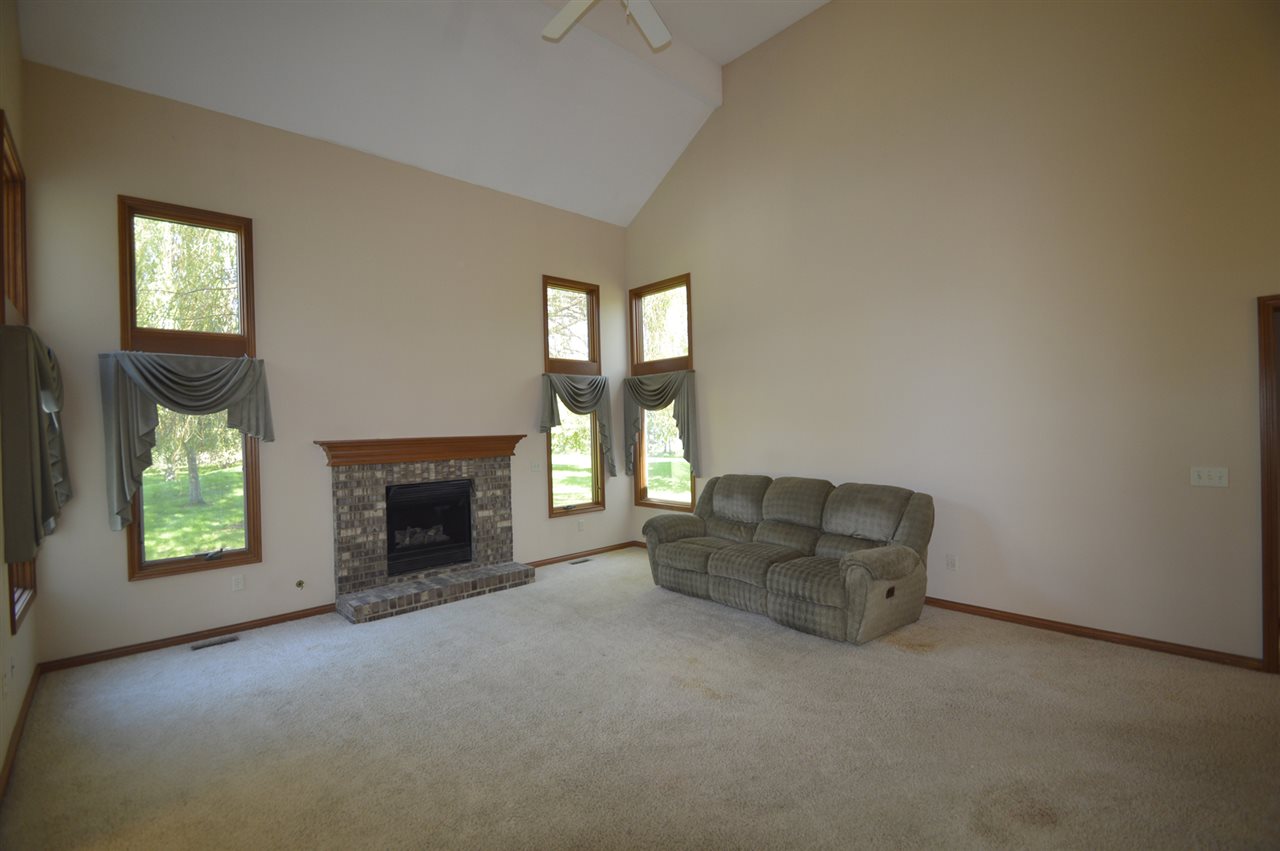 13127 Hoagland Road Hoagland, IN 46745 - Photo 7 of 36