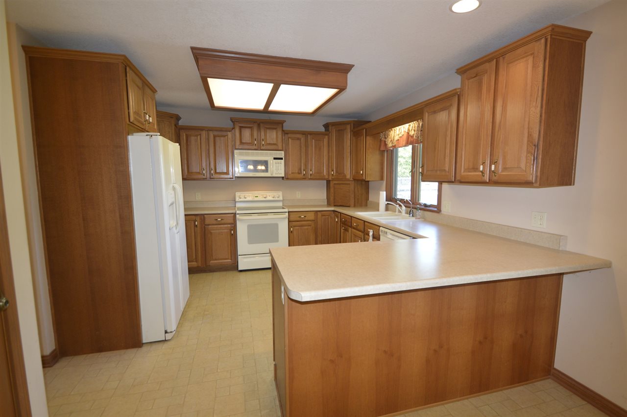 13127 Hoagland Road Hoagland, IN 46745 - Photo 10 of 36