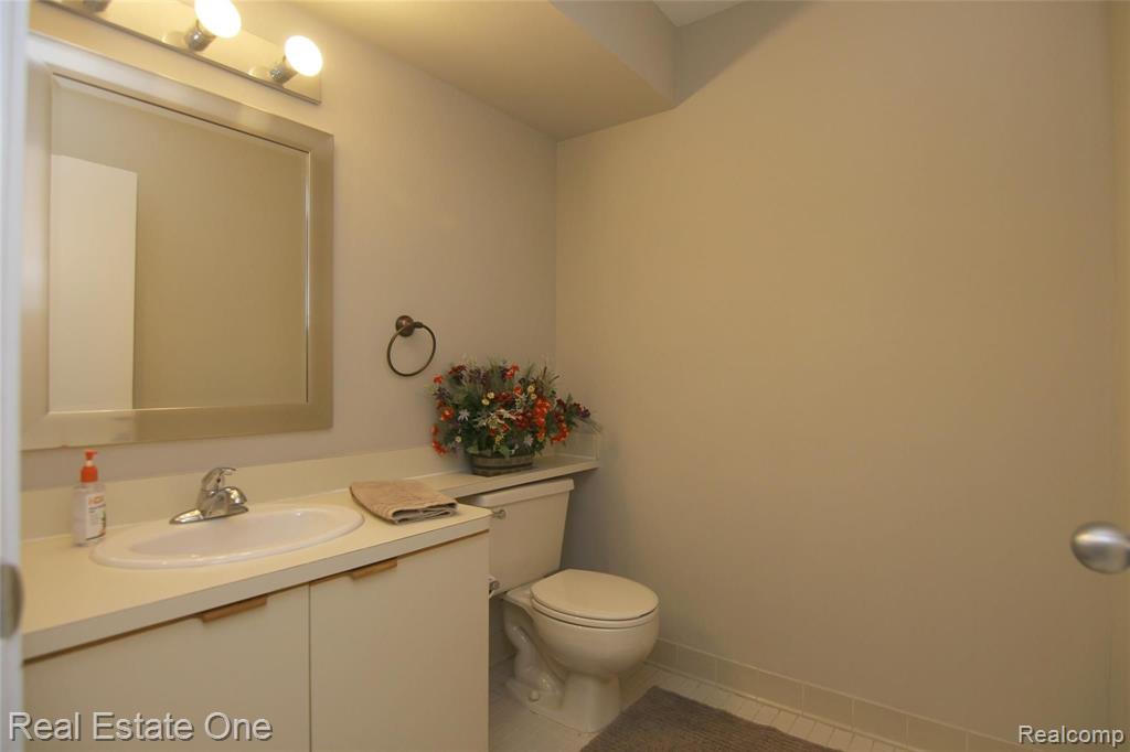 559 Harrow Court, Unit 39 Rochester Hills, MI 48307 - Photo 3 of 19