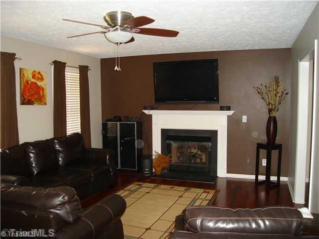 4821 Cashatt Road Trinity, NC 27370 - Photo 3 of 12 Living Room.