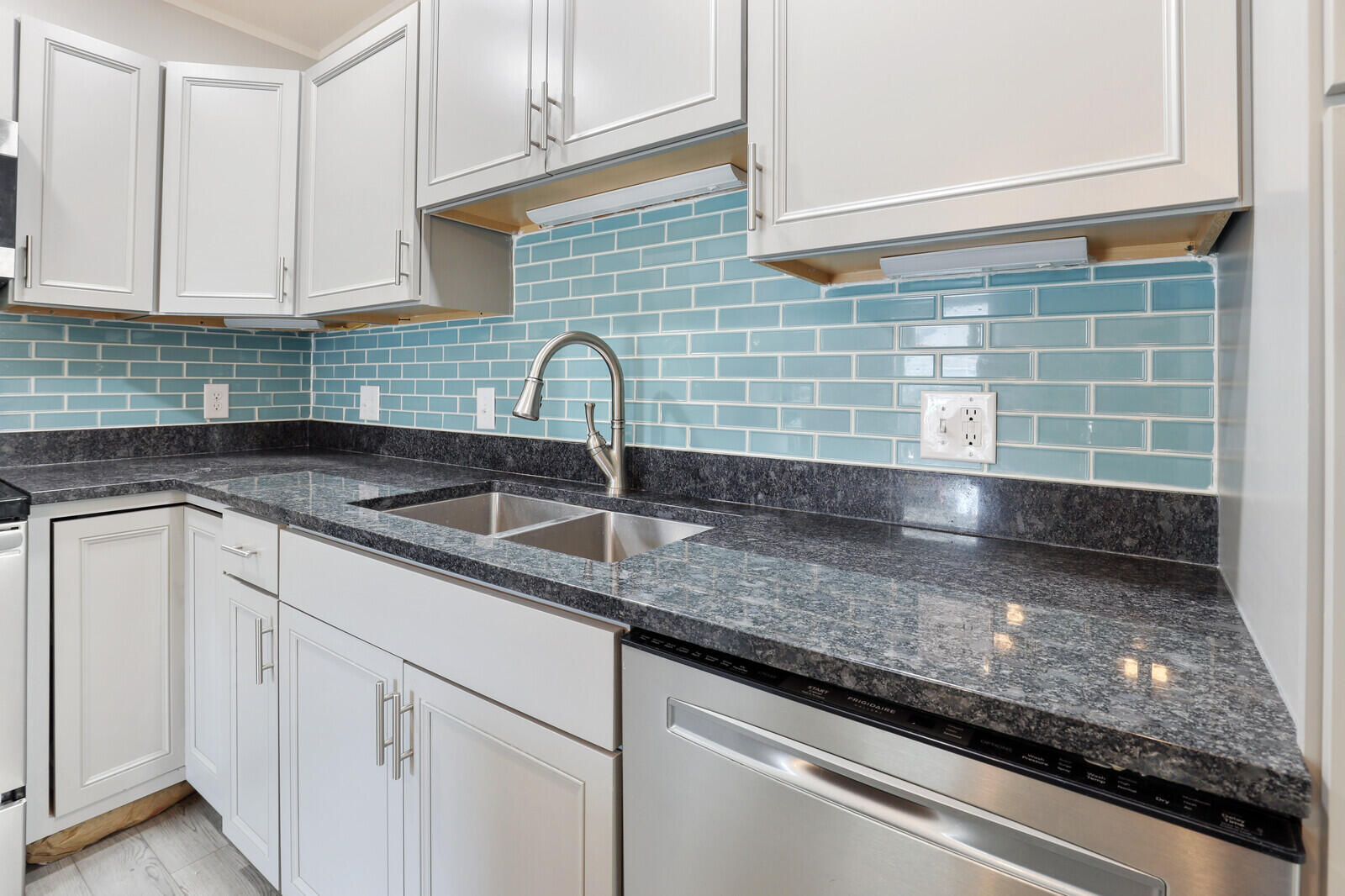 717 Middle Street Bath, ME 04530 - Photo 14 of 44 55_BP5A0652_DxO_mls