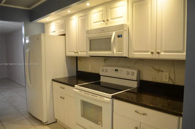 $240,000 | 800 Southwest 142nd Avenue, Unit 104N, Pembroke Pines, FL 33027