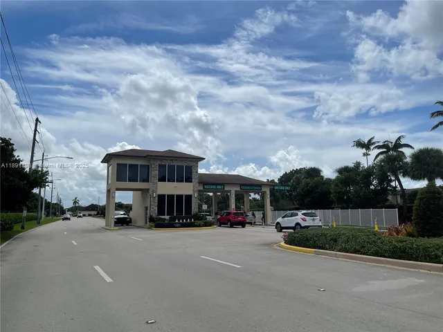 $240,000 | 800 Southwest 142nd Avenue, Unit 104N, Pembroke Pines, FL 33027