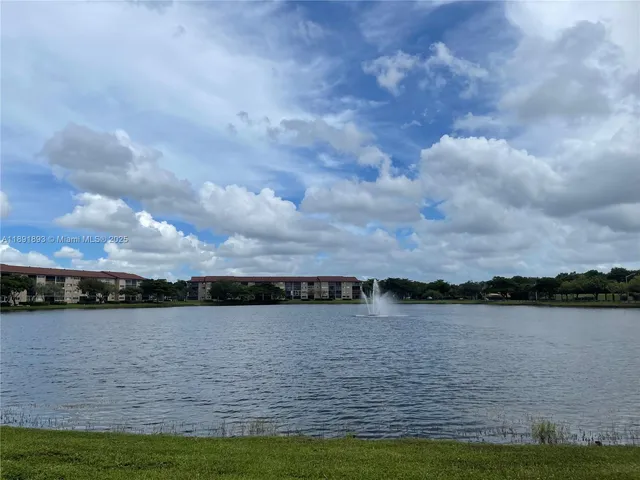 $240,000 | 800 Southwest 142nd Avenue, Unit 104N, Pembroke Pines, FL 33027