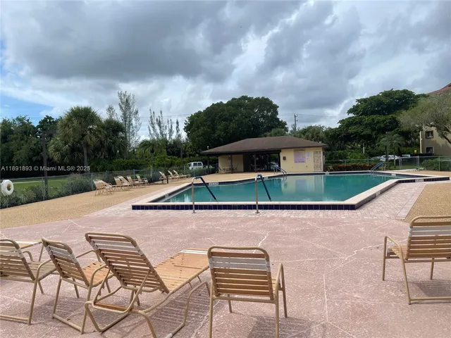 $240,000 | 800 Southwest 142nd Avenue, Unit 104N, Pembroke Pines, FL 33027