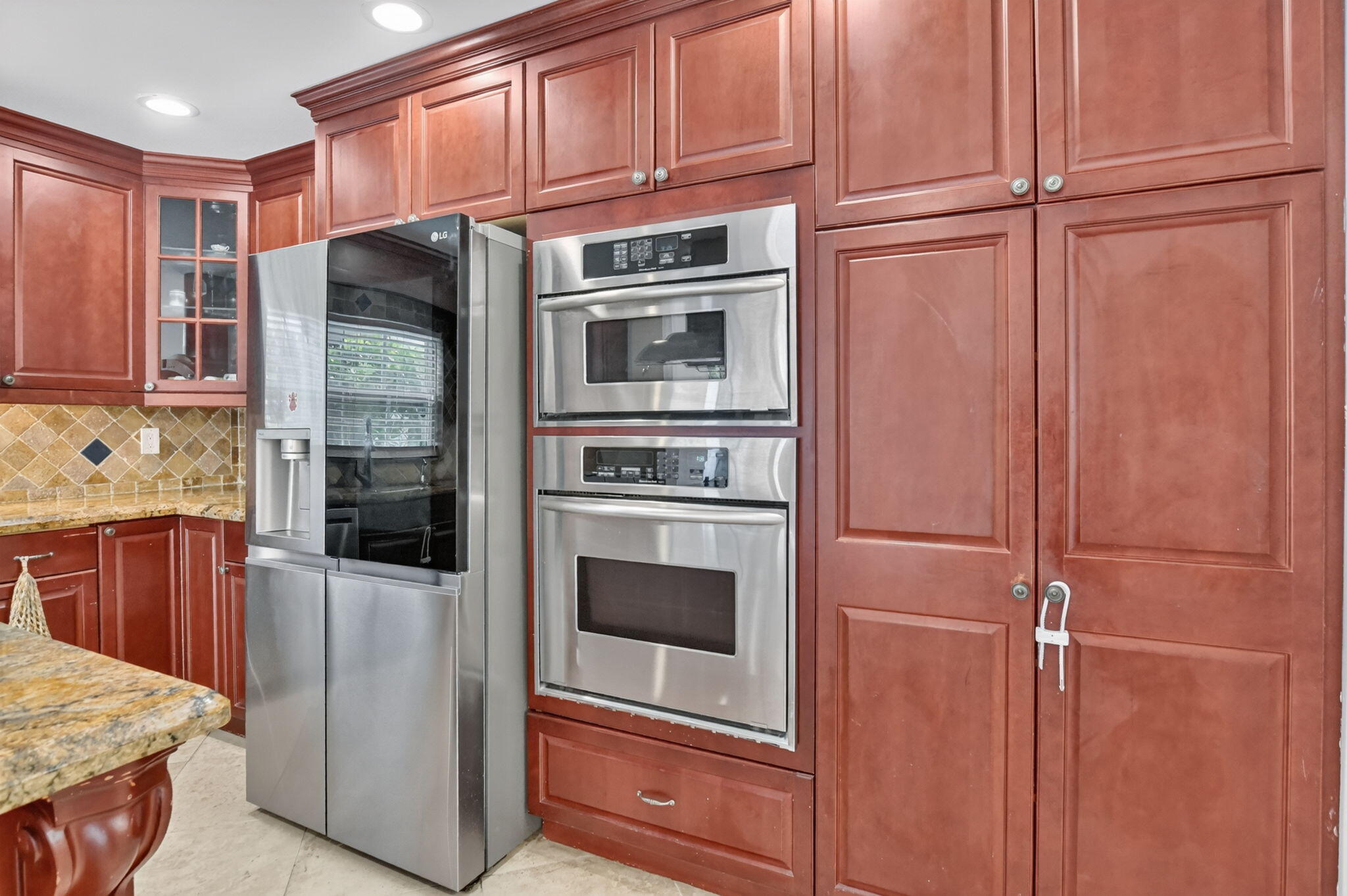 23338 La Vida Way Boca Raton, FL 33433 - Photo 11 of 52 Kitchen