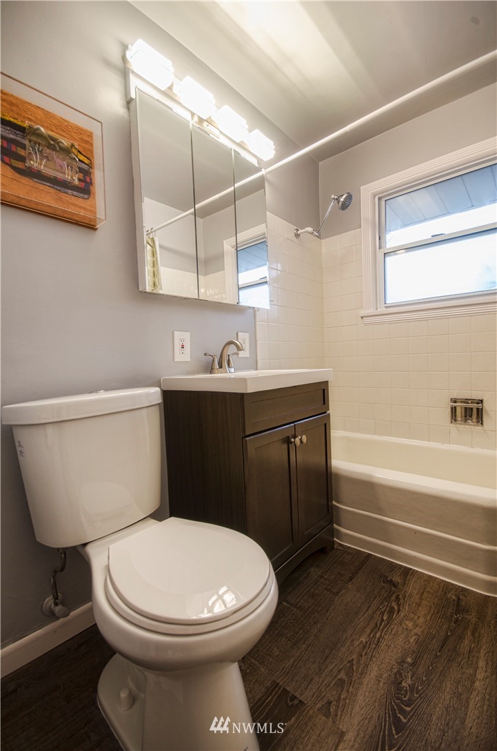 3930 Southwest Ida Street Seattle, WA 98136 - Photo 5 of 25 Gallery Image 5