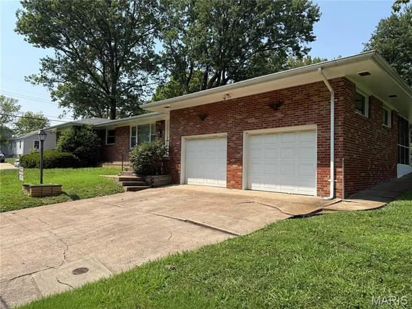 $250,000 | 9091 Patrick Drive, St. John, MO 63114