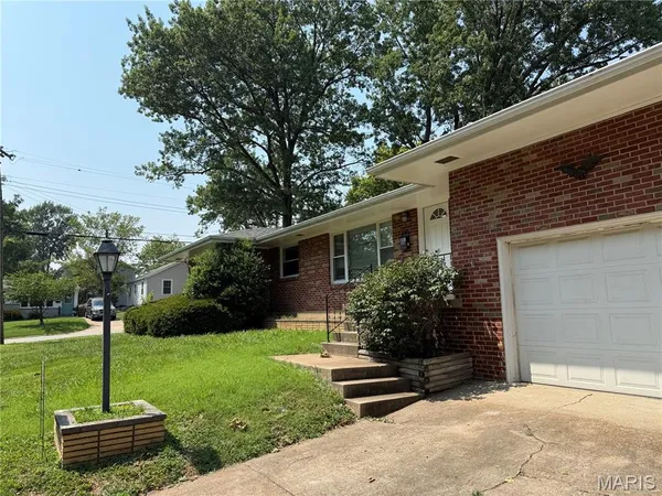 $250,000 | 9091 Patrick Drive, St. John, MO 63114