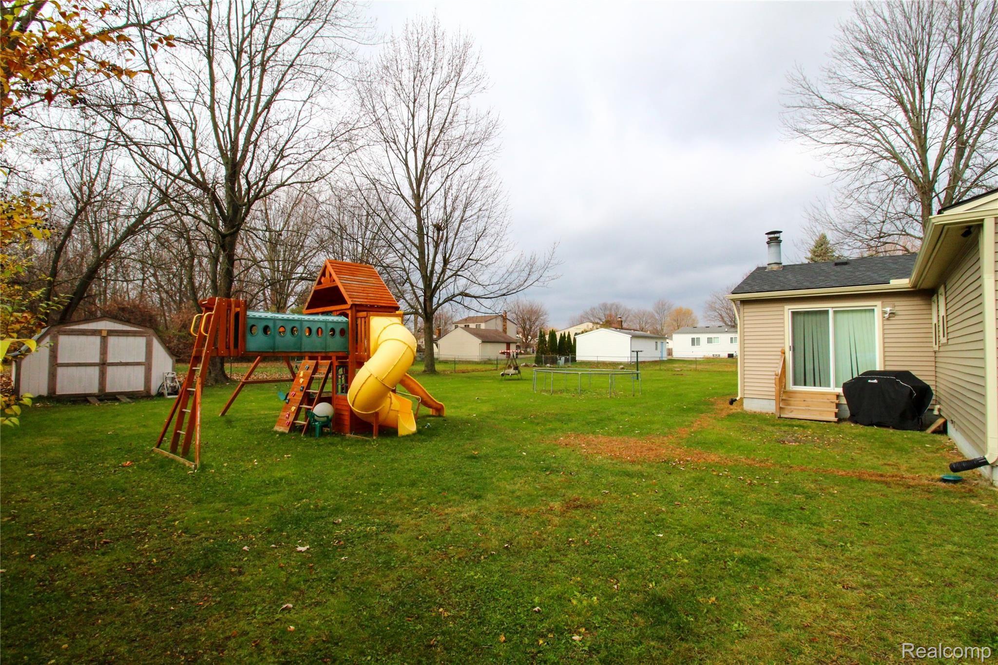 28878 Cotton Road New Baltimore, MI 48047 - Photo 22 of 22 Back yard.jpg