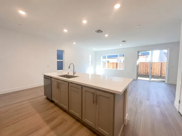 $756,000 | 374 North Palm Spgs Way, Tracy, CA 95391