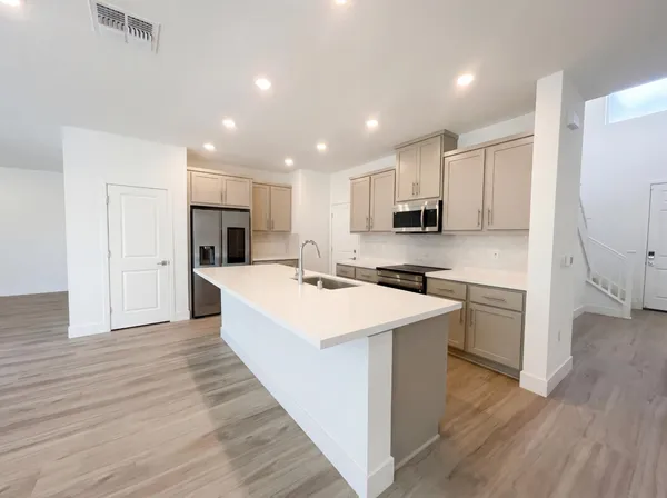 $756,000 | 374 North Palm Spgs Way, Tracy, CA 95391