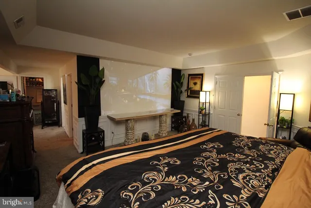 a bed room with a bed