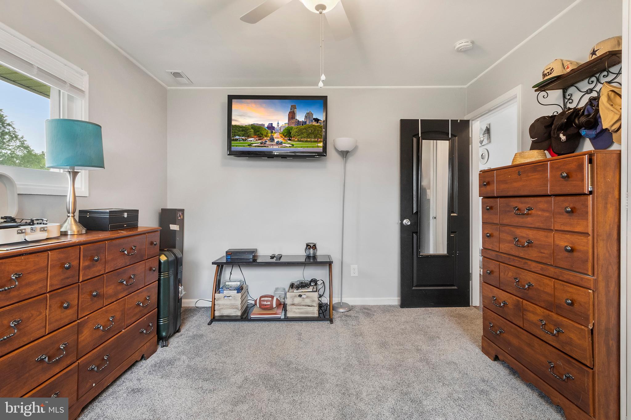 7 Thistle Road Levittown, PA 19056 - Photo 18 of 34 Gallery Image 18