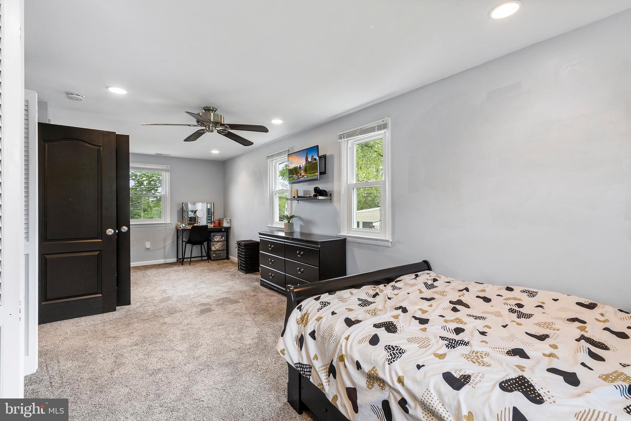 7 Thistle Road Levittown, PA 19056 - Photo 23 of 34 Gallery Image 23