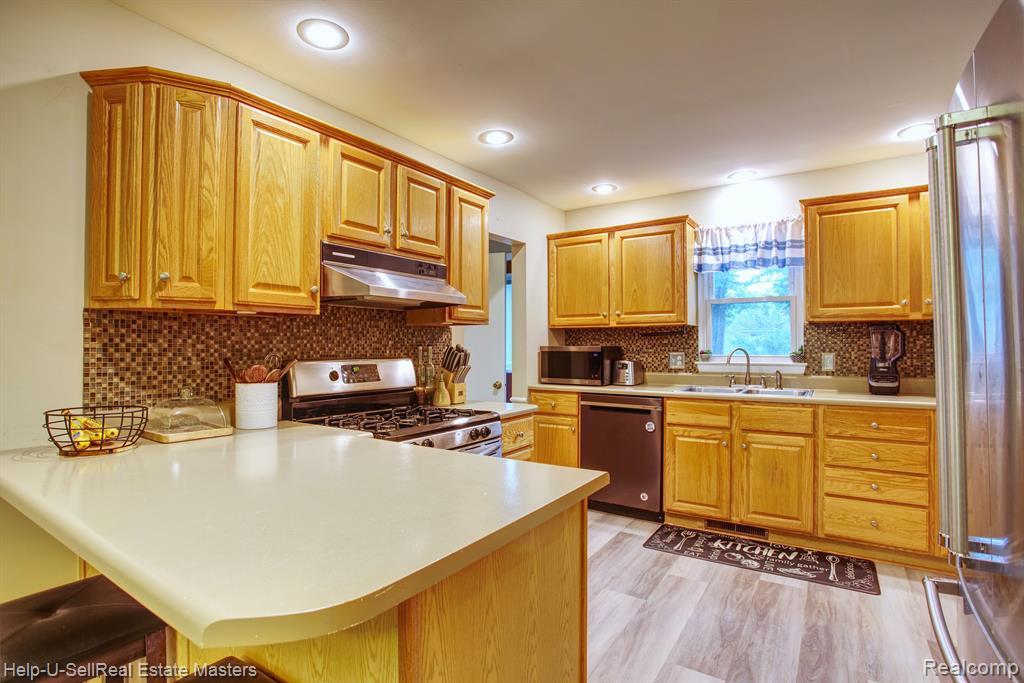 2852 Riverside Drive Port Huron, MI 48060 - Photo 11 of 22