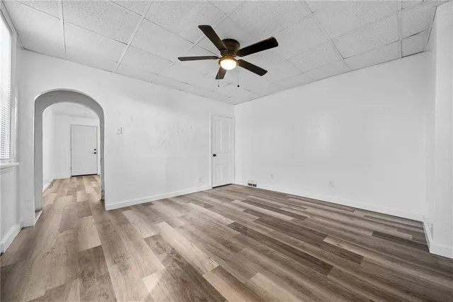 a view of empty room with ceiling fan