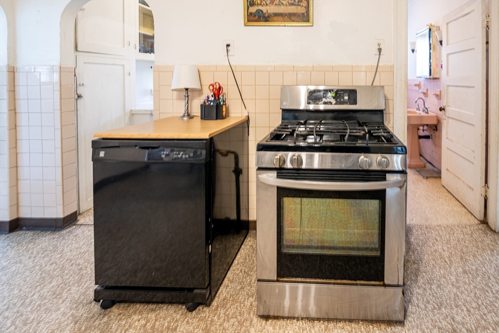 3 6th Avenue Dudley, MA 01571 - Photo 13 of 40