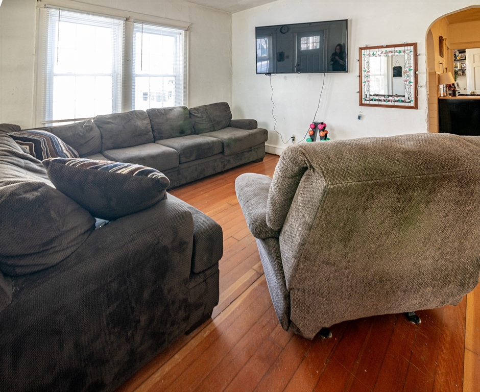 3 6th Avenue Dudley, MA 01571 - Photo 5 of 40