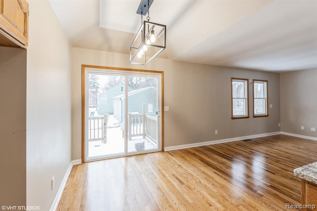 9325 Commerce Road Commerce Township, MI 48382 - Photo 8 of 16