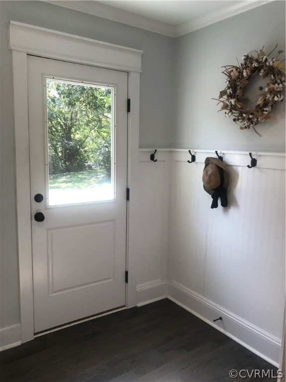 1793 Maidens Road Maidens, VA 23102 - Photo 8 of 40 a view of entryway with a flower pot