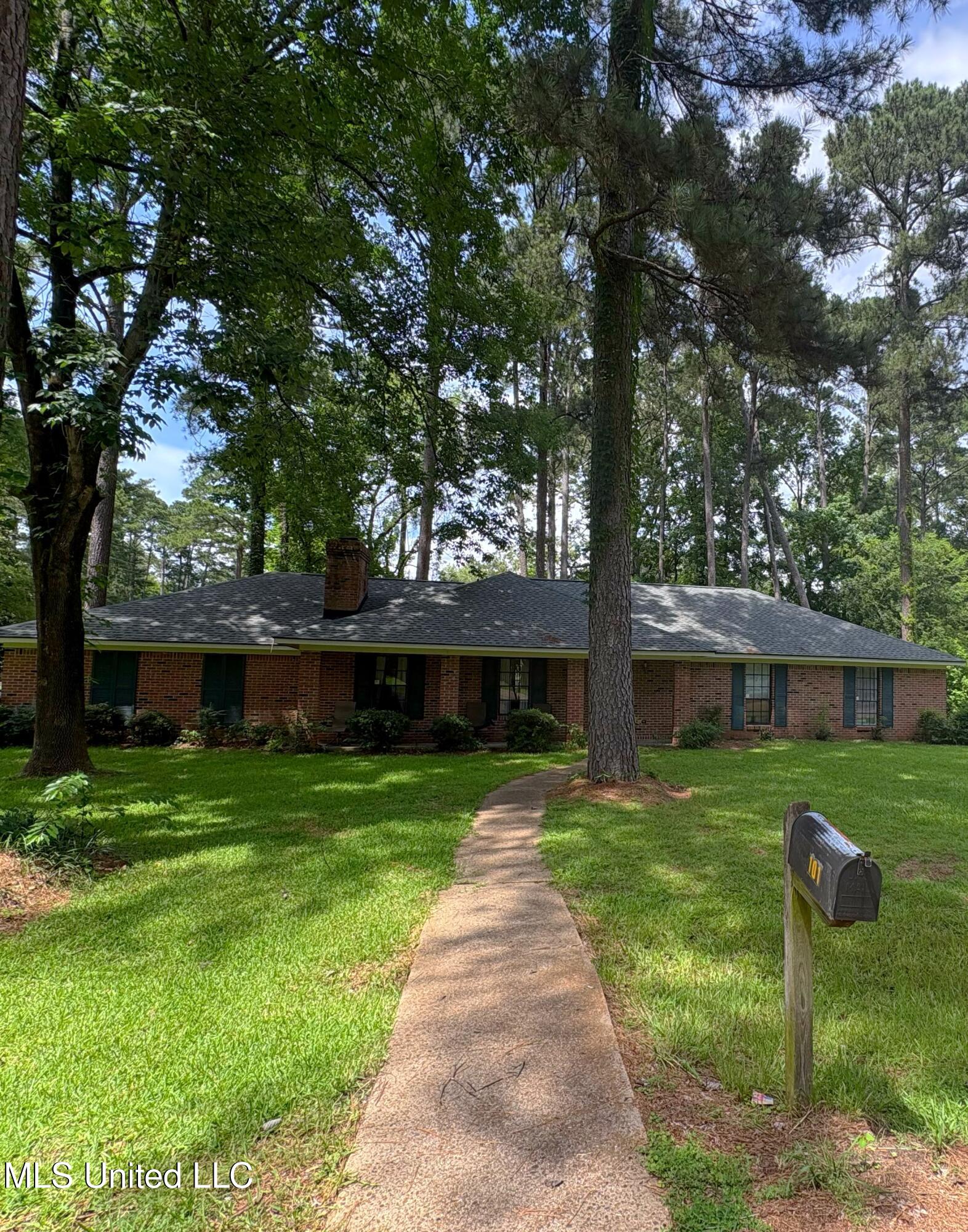 101 Dogwood Circle Brandon, MS 39047 - Photo 10 of 11 Front of Home
