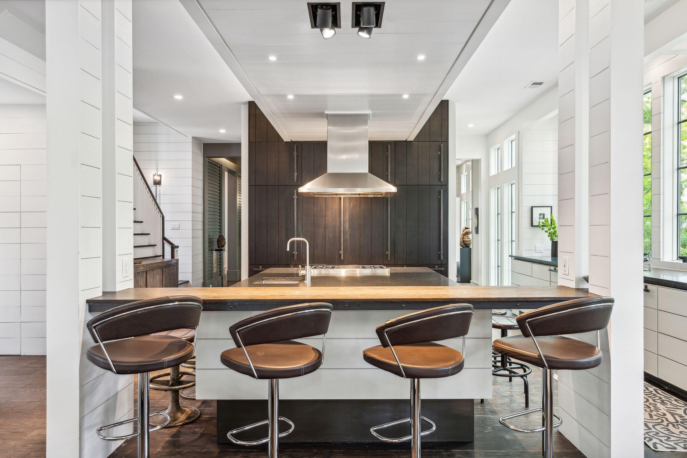 47 Robert Mills Circle Mount Pleasant, SC 29464 - Photo 13 of 98 Casual dining area