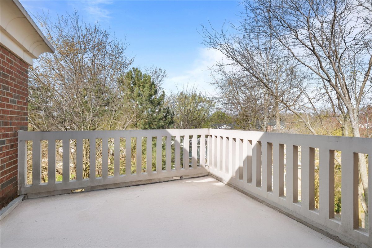 380 Green Bay Road, Unit 4D Winnetka, IL 60093 - Photo 16 of 25 a view of a street with wooden fence