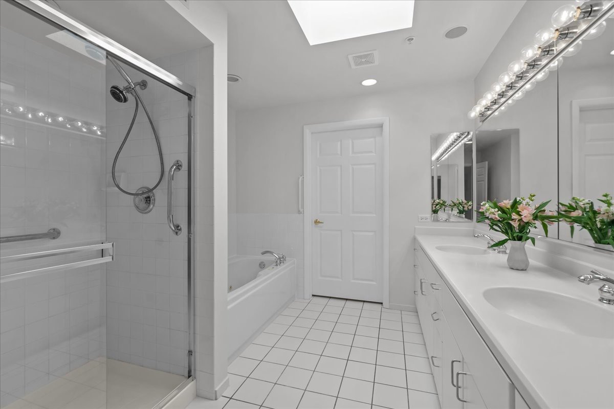 380 Green Bay Road, Unit 4D Winnetka, IL 60093 - Photo 19 of 25 a bathroom with a shower sink and mirror