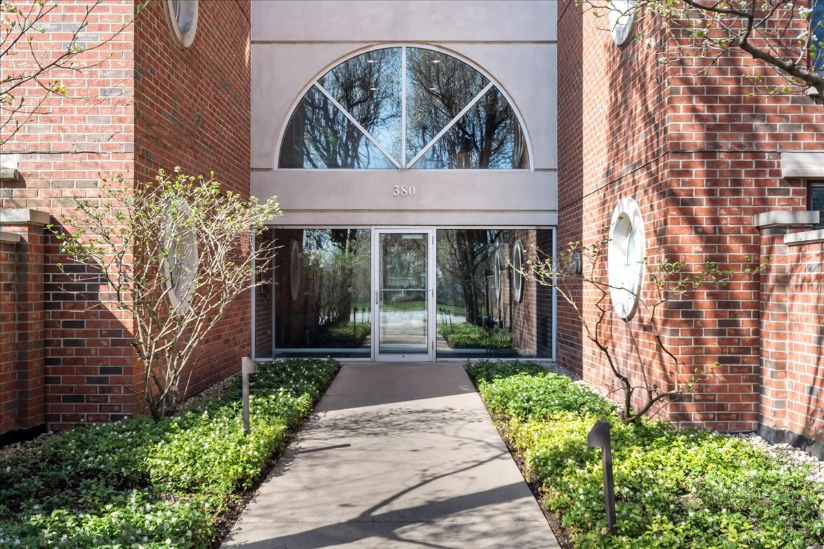380 Green Bay Road, Unit 4D Winnetka, IL 60093 - Photo 2 of 25