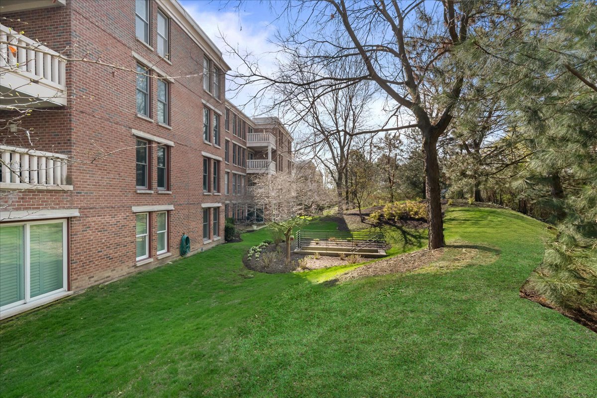 380 Green Bay Road, Unit 4D Winnetka, IL 60093 - Photo 4 of 25 a view of outdoor space yard and house