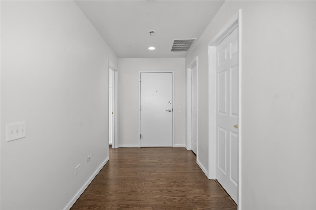 380 Green Bay Road, Unit 4D Winnetka, IL 60093 - Photo 6 of 25 a view of a hallway with wooden floor