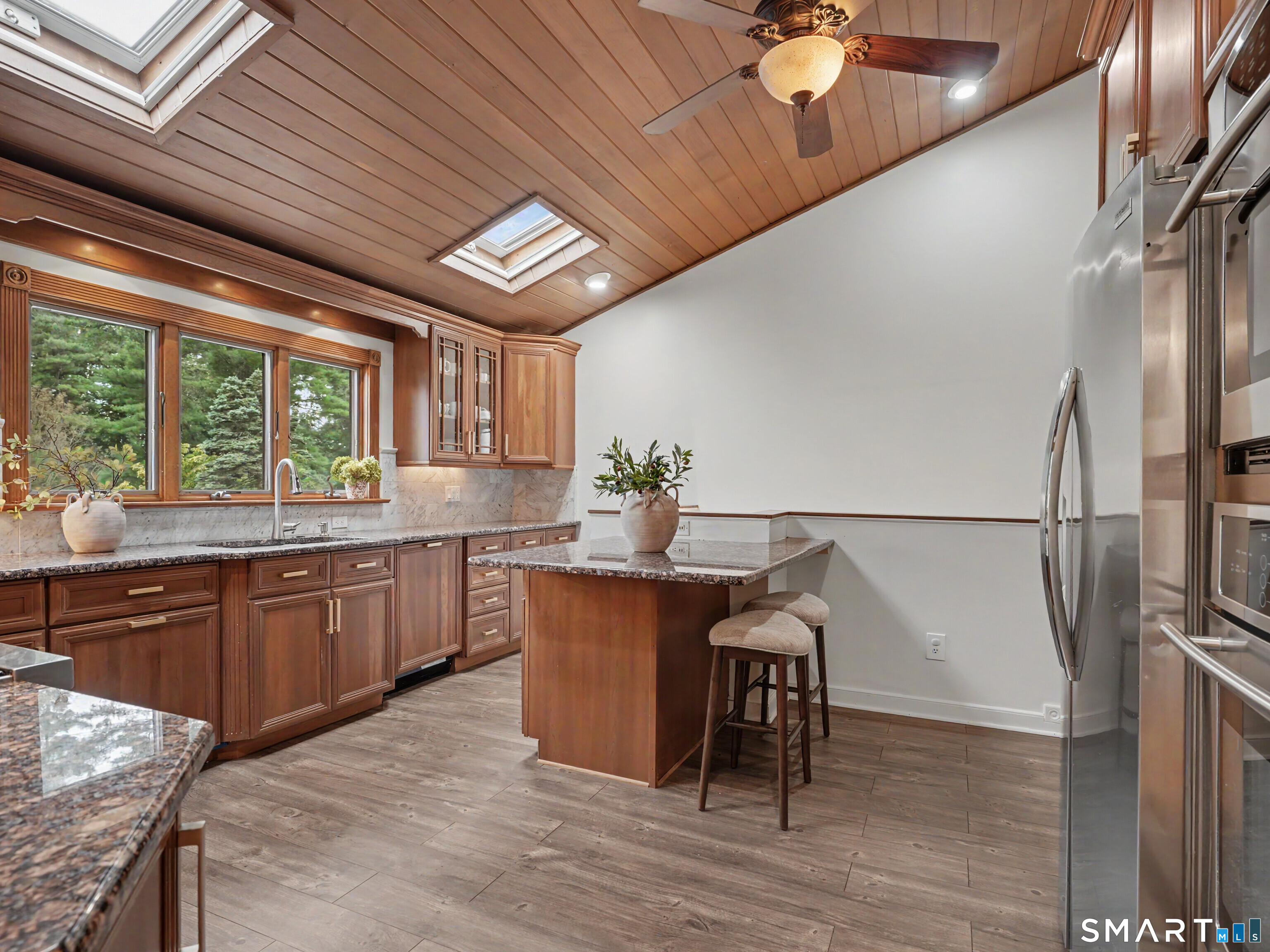 121 Parry Road Stamford, CT 06907 - Photo 11 of 40 Vaulted cieling