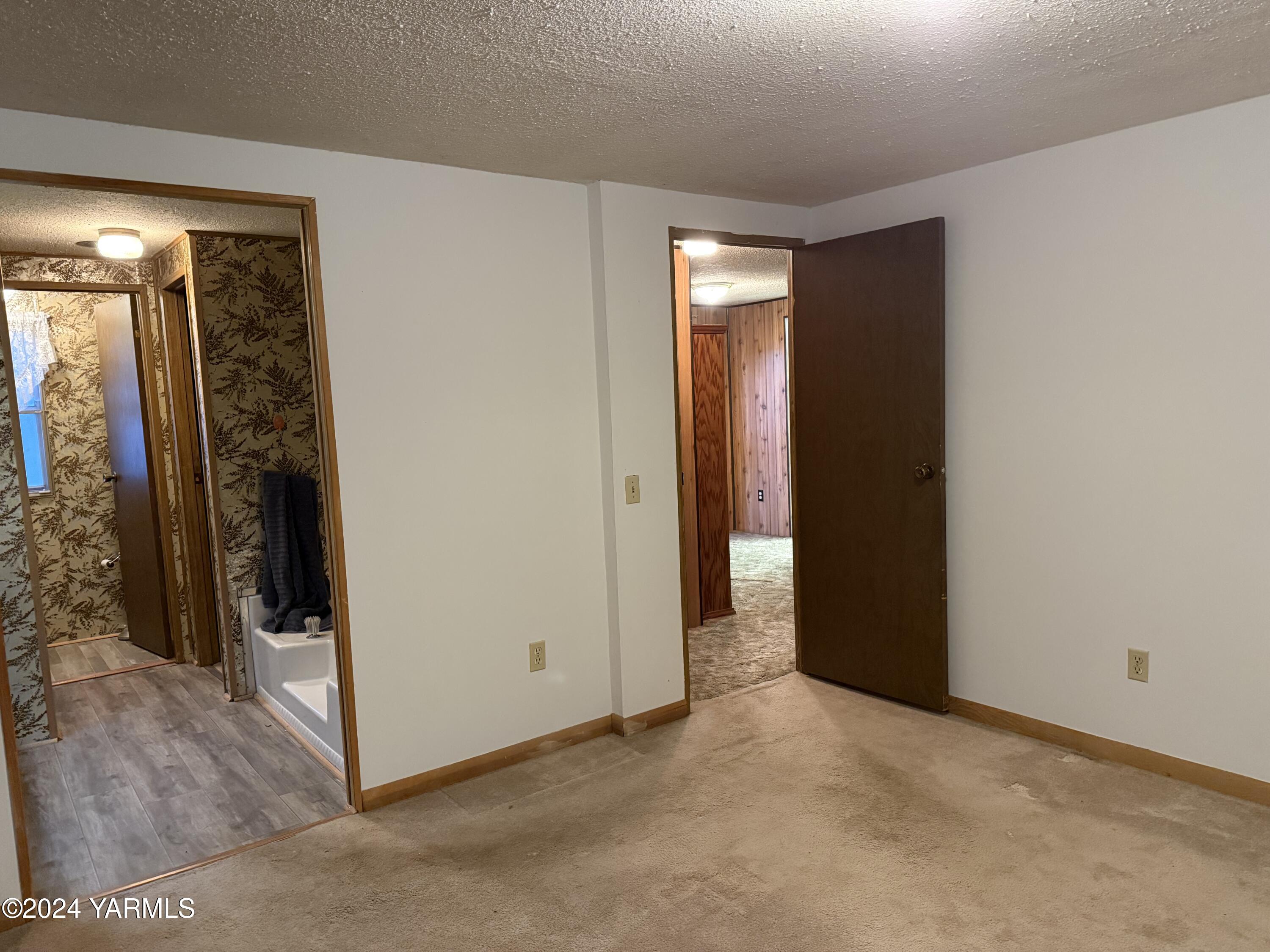 19101 North Beers Road Prosser, WA 99350 - Photo 20 of 45 a view of a room with a hallway