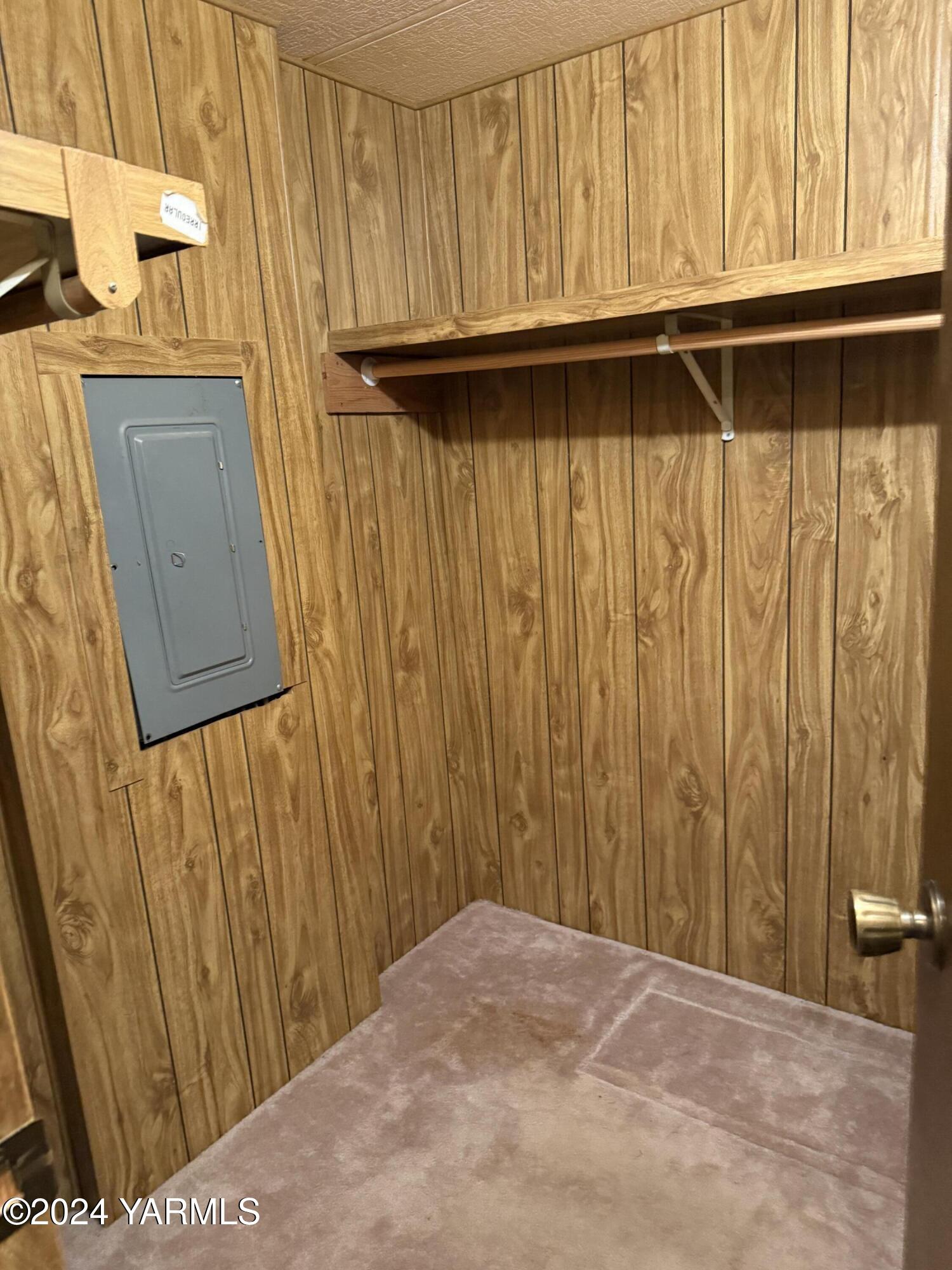 19101 North Beers Road Prosser, WA 99350 - Photo 24 of 45 a view of a door