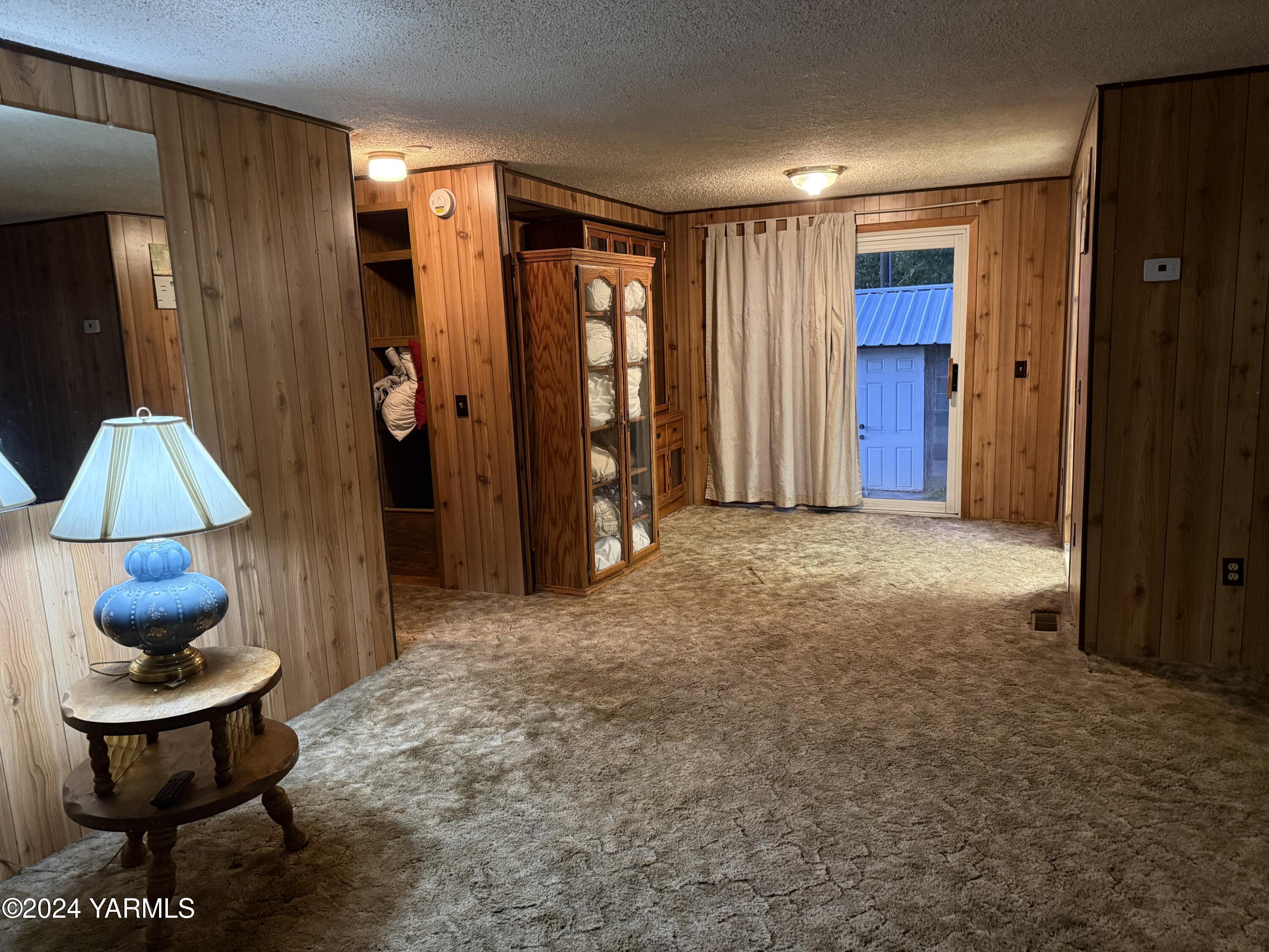19101 North Beers Road Prosser, WA 99350 - Photo 26 of 45 a room with furniture and air hockey table