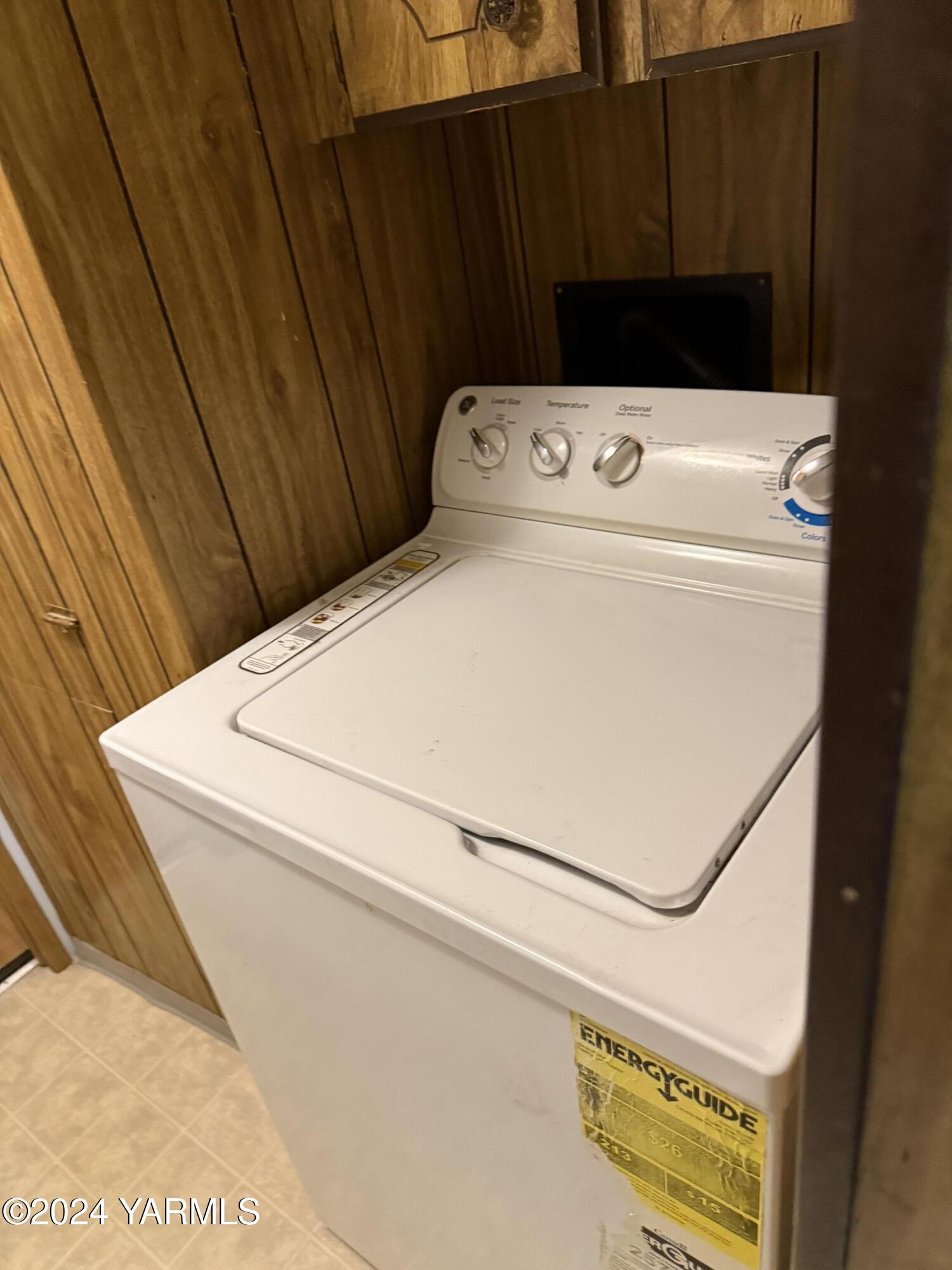 19101 North Beers Road Prosser, WA 99350 - Photo 34 of 45 a close view of washer and dryer