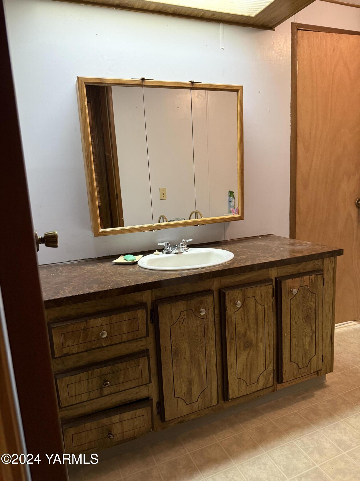 19101 North Beers Road Prosser, WA 99350 - Photo 41 of 45 a bathroom with a sink a mirror and vanity