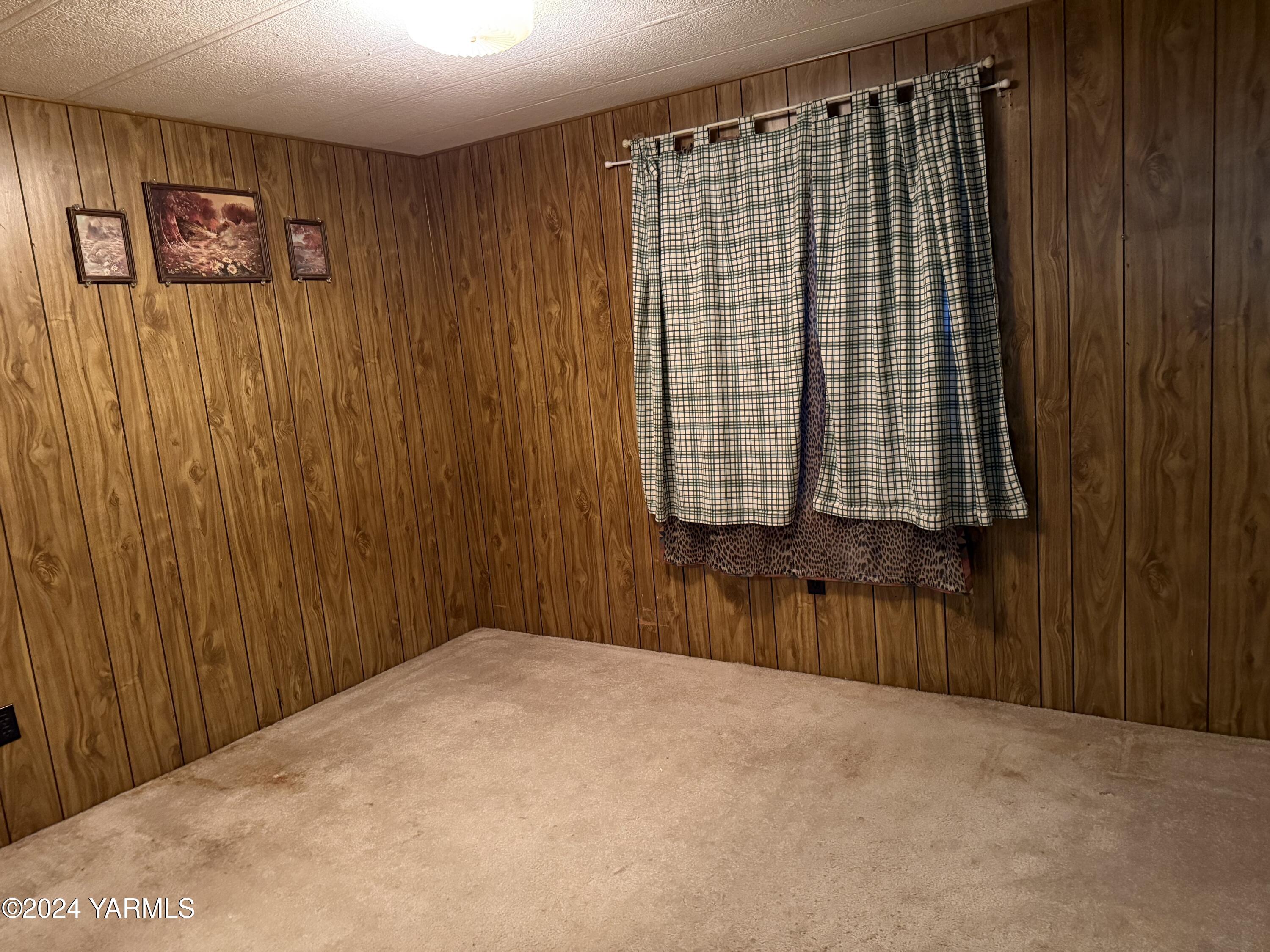 19101 North Beers Road Prosser, WA 99350 - Photo 44 of 45 a view of a black and white wall