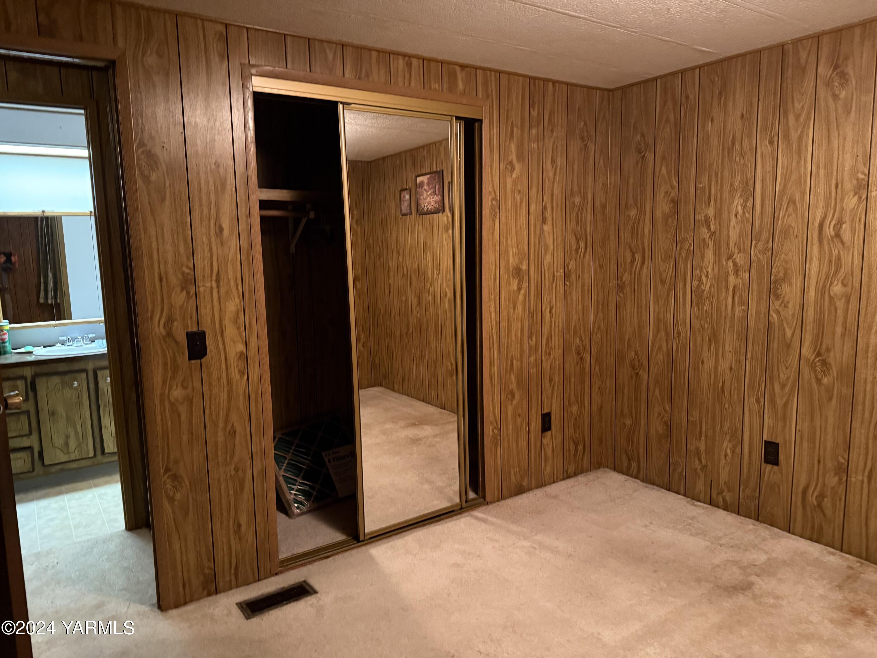 19101 North Beers Road Prosser, WA 99350 - Photo 45 of 45 a view of a hallway with closet area