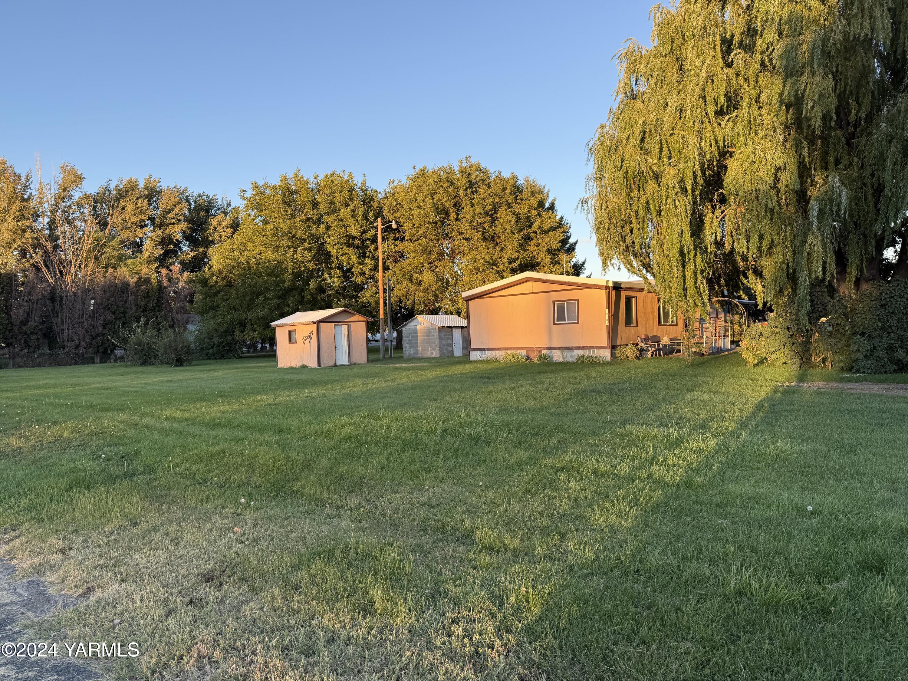 19101 North Beers Road Prosser, WA 99350 - Photo 6 of 45 a view of a house with a yard